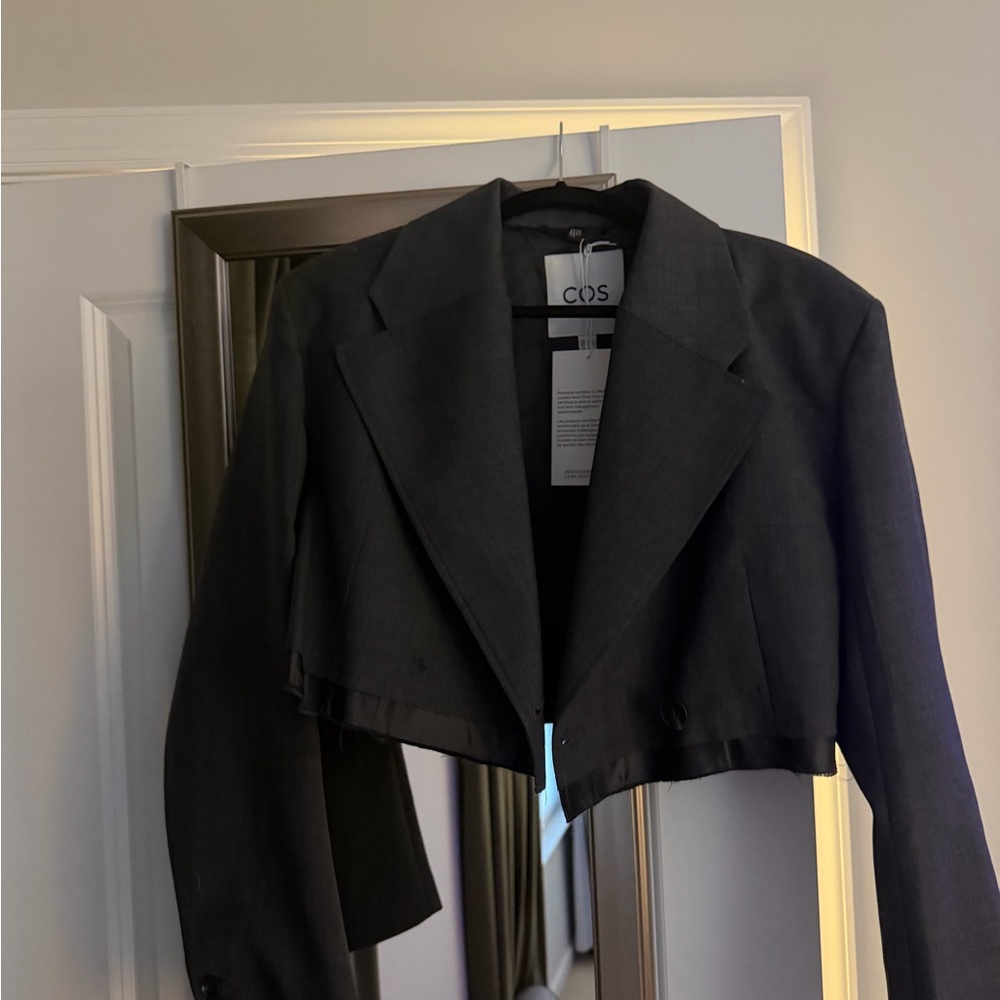 COS Deconstructed Cropped Wool Blazer - Picture 4 of 6